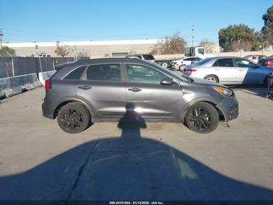 Vue de 2018 Kia Niro Ex Hybrid, angle 13