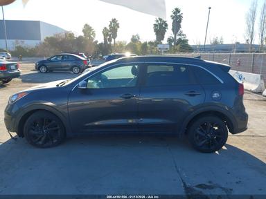 Vue de 2018 Kia Niro Ex Hybrid, angle 14