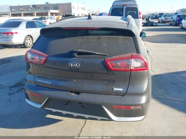 Vue de 2018 Kia Niro Ex Hybrid, angle 16