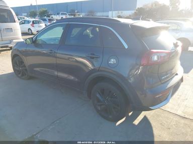 Vue de 2018 Kia Niro Ex Hybrid, angle 3
