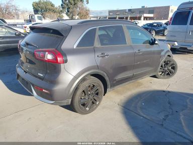 Vue de 2018 Kia Niro Ex Hybrid, angle 4