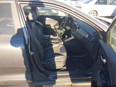 Vue de 2018 Kia Niro Ex Hybrid, angle 5