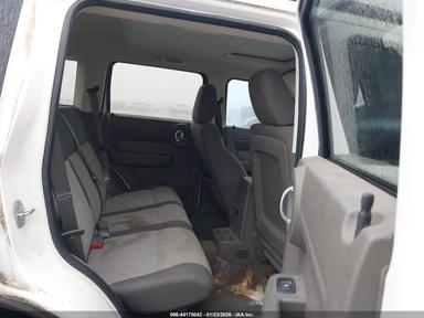 Vista de 2008 Dodge Nitro Sxt, ángulo 8