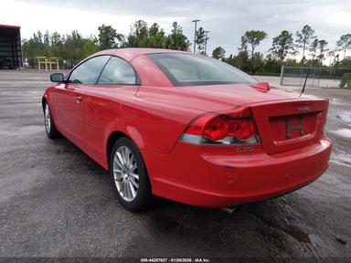 منظر 2007 Volvo C70 T5، زاوية 3