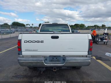Vista de 2002 Dodge Ram 2500 St, ángulo 16