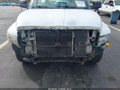 Vista de 2002 Dodge Ram 2500 St, ángulo 6