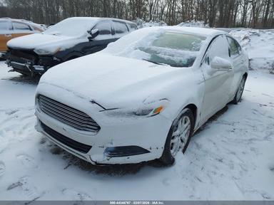 Вид 2014 Ford Fusion Se, угол 2