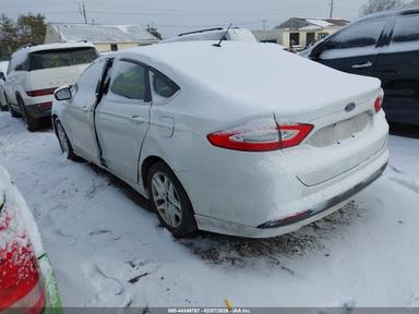 Вид 2014 Ford Fusion Se, угол 3
