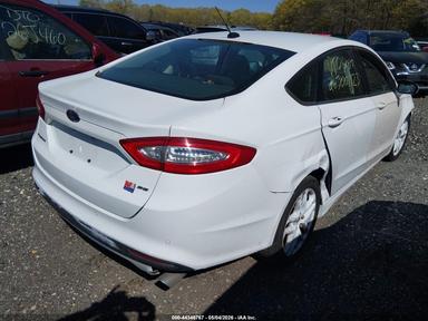 Вид 2014 Ford Fusion Se, угол 4