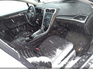 Вид 2014 Ford Fusion Se, угол 5