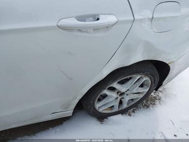 Вид 2014 Ford Fusion Se, угол 6