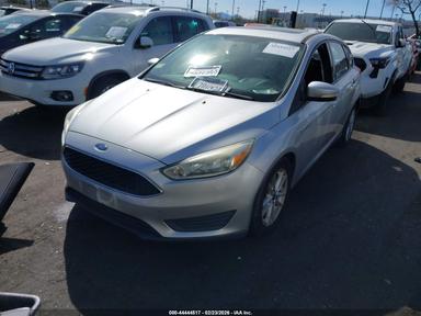 Vista de 2016 Ford Focus Se, ángulo 2