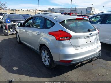 Vista de 2016 Ford Focus Se, ángulo 3