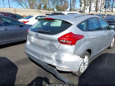 Vista de 2016 Ford Focus Se, ángulo 6