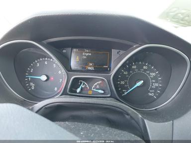 Vista de 2016 Ford Focus Se, ángulo 7