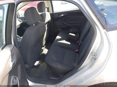 Vista de 2016 Ford Focus Se, ángulo 8