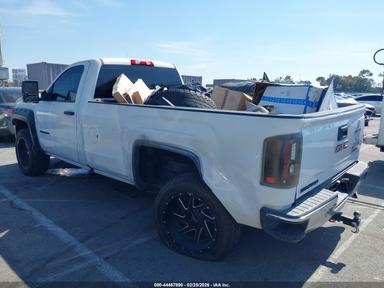منظر 2016 GMC Sierra 1500، زاوية 3