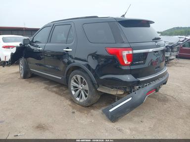 Vista de 2018 Ford Explorer Limited, ángulo 3