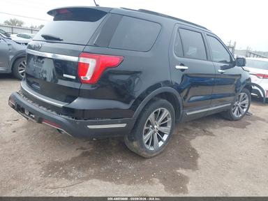 Vista de 2018 Ford Explorer Limited, ángulo 4