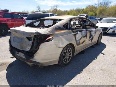 Vue de 2018 Ford Fusion Se, angle 4