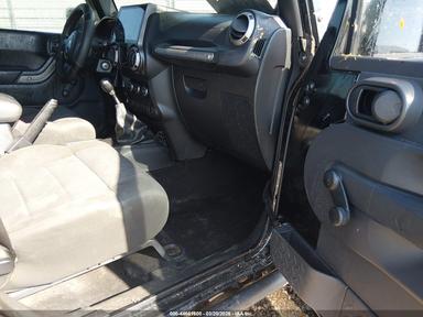 Вид 2012 Jeep Wrangler Unlimited Sport, угол 5