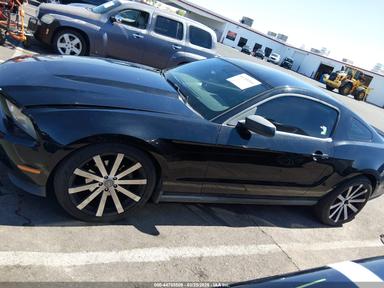 2012 Ford Mustang V6 Coupe view, angle 14