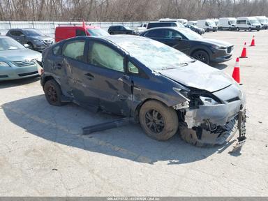 Вид 2015 Toyota Prius Two Hybrid, угол 1