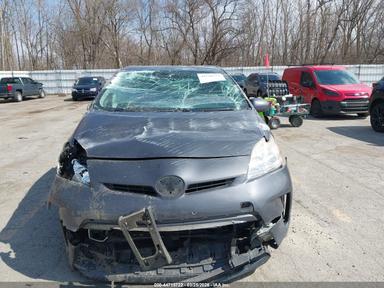 Вид 2015 Toyota Prius Two Hybrid, угол 12