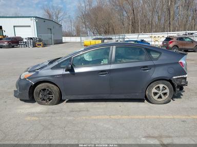 Вид 2015 Toyota Prius Two Hybrid, угол 14