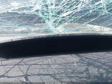 Вид 2015 Toyota Prius Two Hybrid, угол 15