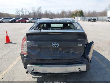 Вид 2015 Toyota Prius Two Hybrid, угол 16
