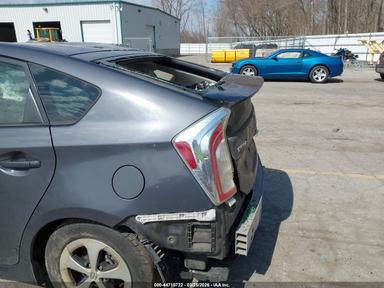 Вид 2015 Toyota Prius Two Hybrid, угол 6