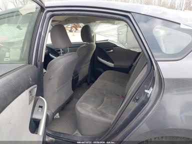 Вид 2015 Toyota Prius Two Hybrid, угол 8