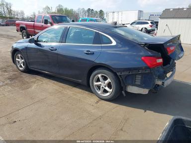 Vue de 2017 Chevrolet Malibu Ls, angle 3
