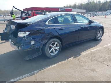 Vue de 2017 Chevrolet Malibu Ls, angle 4