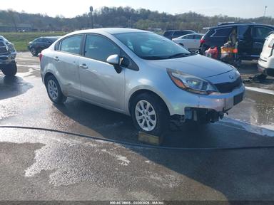Vista de 2017 Kia Rio Lx, ángulo 1