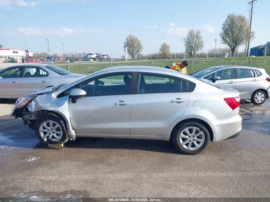 Vista de 2017 Kia Rio Lx, ángulo 14
