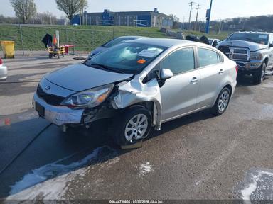 Vista de 2017 Kia Rio Lx, ángulo 2