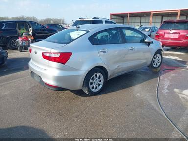 Vista de 2017 Kia Rio Lx, ángulo 4
