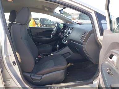 Vista de 2017 Kia Rio Lx, ángulo 5