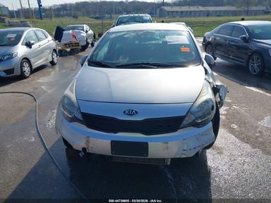 Vista de 2017 Kia Rio Lx, ángulo 6