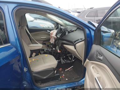 Vedere 2017 Ford Escape Se, unghi 5