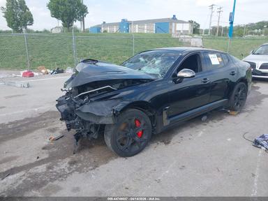 منظر 2018 Kia Stinger Gt1، زاوية 2