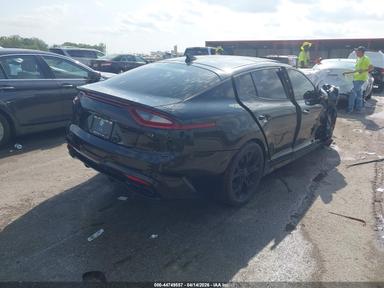 منظر 2018 Kia Stinger Gt1، زاوية 4