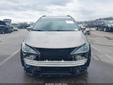 2017 Chrysler Pacifica Touring-L view, angle 12