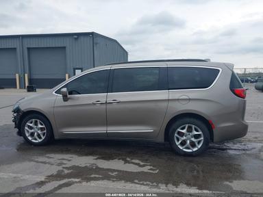 2017 Chrysler Pacifica Touring-L view, angle 14
