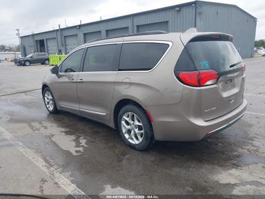 2017 Chrysler Pacifica Touring-L view, angle 3