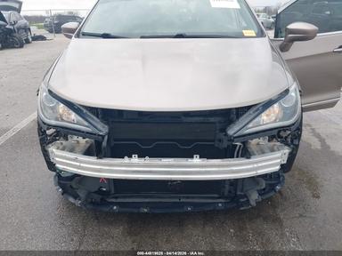 2017 Chrysler Pacifica Touring-L view, angle 5