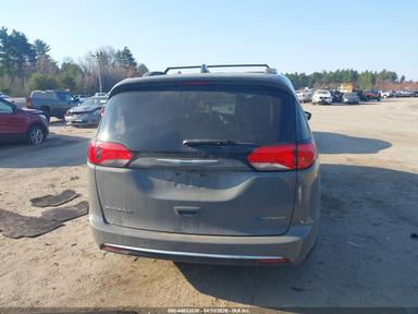 Vedere 2020 Chrysler Pacifica Hybrid Limited, unghi 15