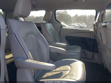 Vedere 2020 Chrysler Pacifica Hybrid Limited, unghi 8